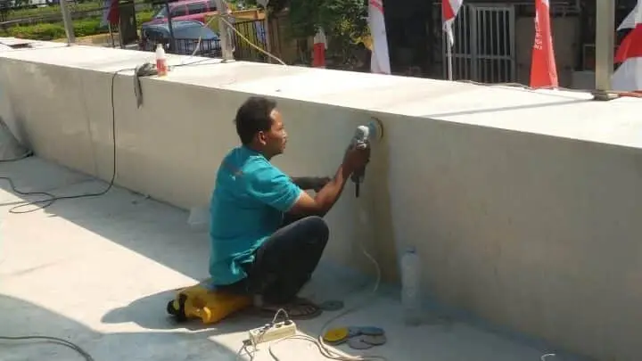 Inspirasi Model Granit Dinding Depan Rumah Agar Makin Betah Di Rumah 2 Gambar Model Granit Dinding Depan Rumah