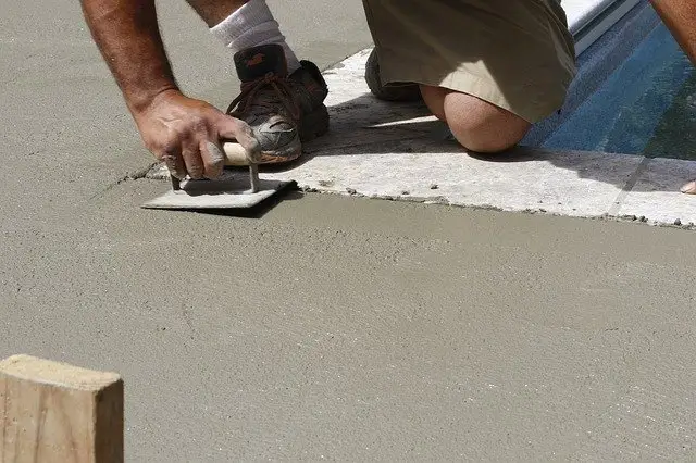 Menghaluskan Permukaan Beton