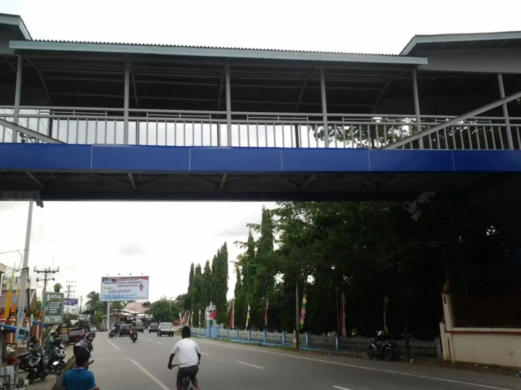 Foto jembatan penyeberangan ACP