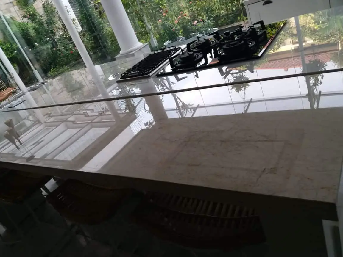 Foto cara potong marmer untuk meja dapur