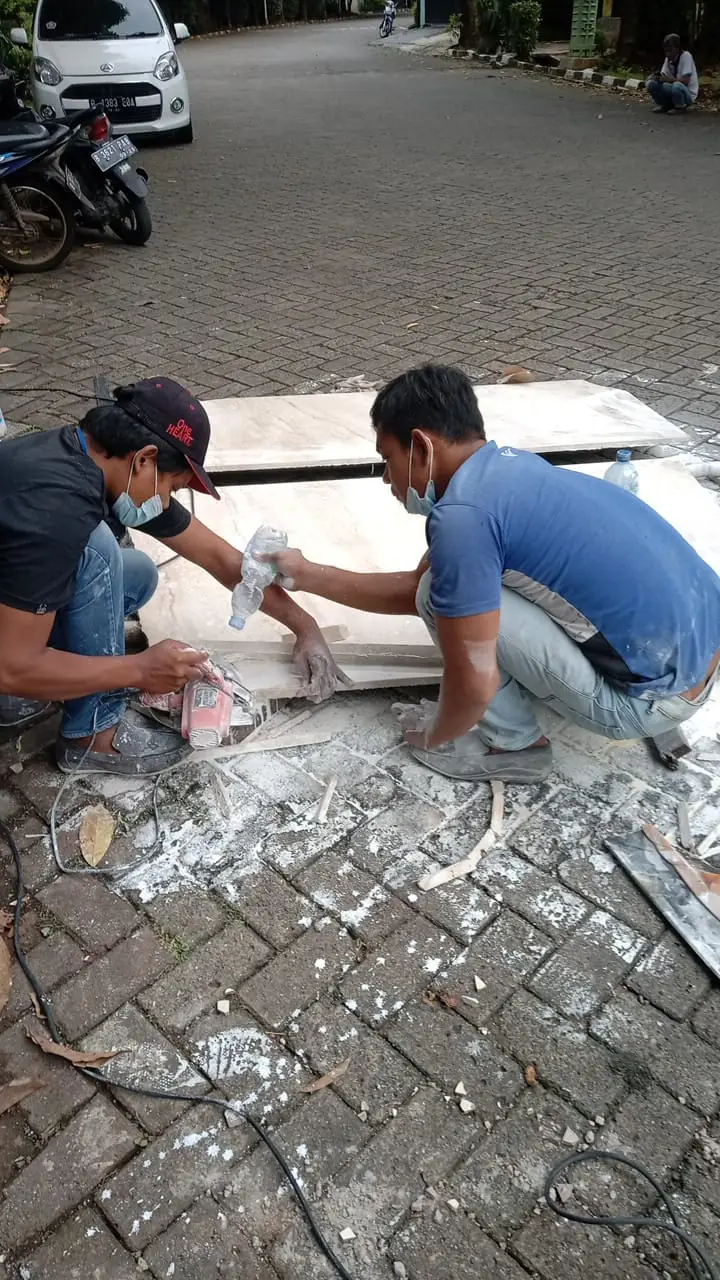 Foto Pemotongan Marmer