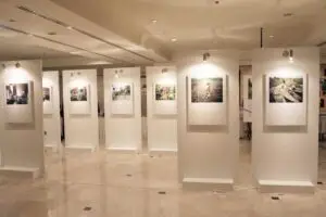 Lantai marmer untuk galeri