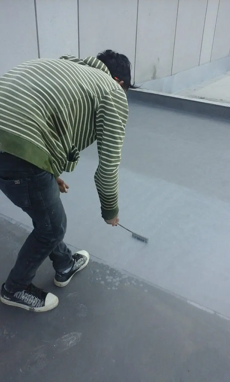 Foto cara aplikasi waterproofing dak beton