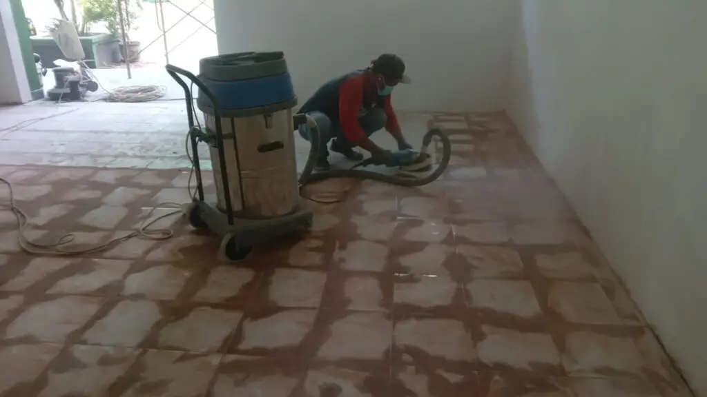 Epoxy Primer dalam Tahapan Aplikasi 2 Lantai Keramik akan diepoxy