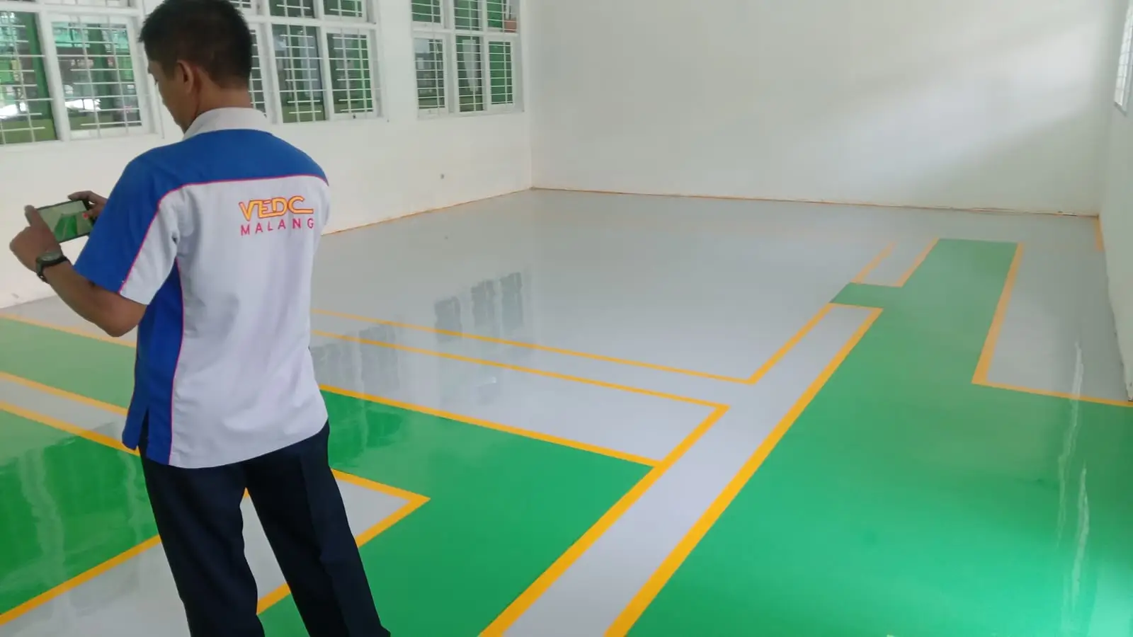 Foto Mandor Pro aplikator epoxy