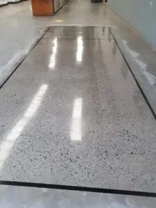 Ilustrasi epoxy lantai keramik