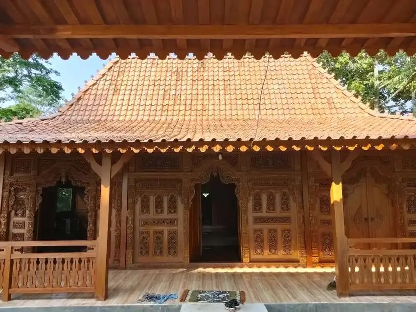 ilustrasi soko kayu jati rumah limasan