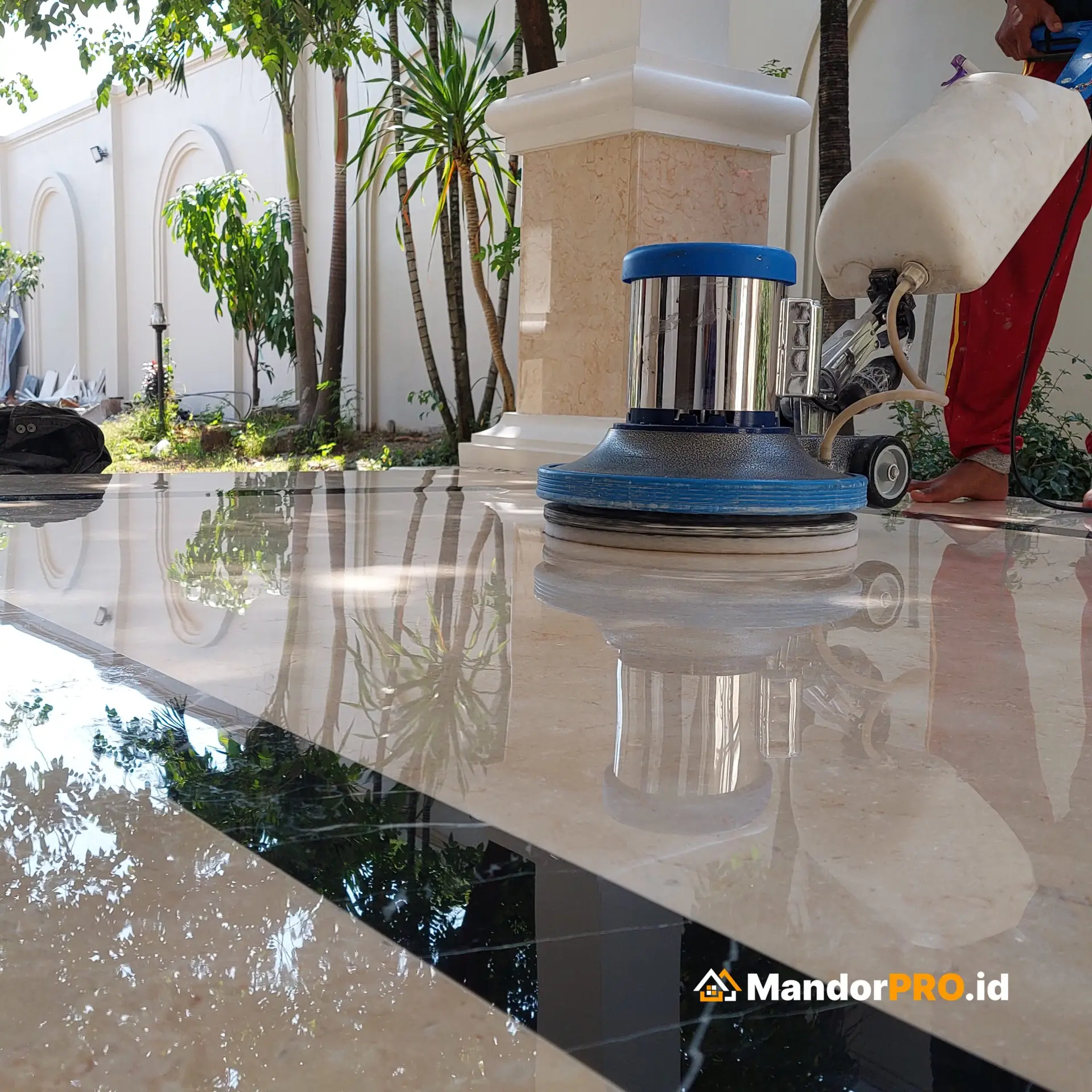 Hal Penting yang Wajib Diketahui Sebelum Pasang Lantai Marmer 2 Vendor Poles Lantai Industri, kantor dan pabrik