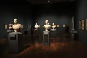 Menikmati Budaya Lewat Galeri Seni Joglo dan Limasan 4 Ilustrasi galeri patung