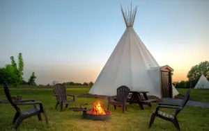 ilustrasi tenda glamping