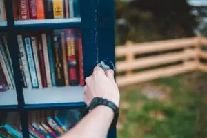 Ilustrasi perpustakaan joglo