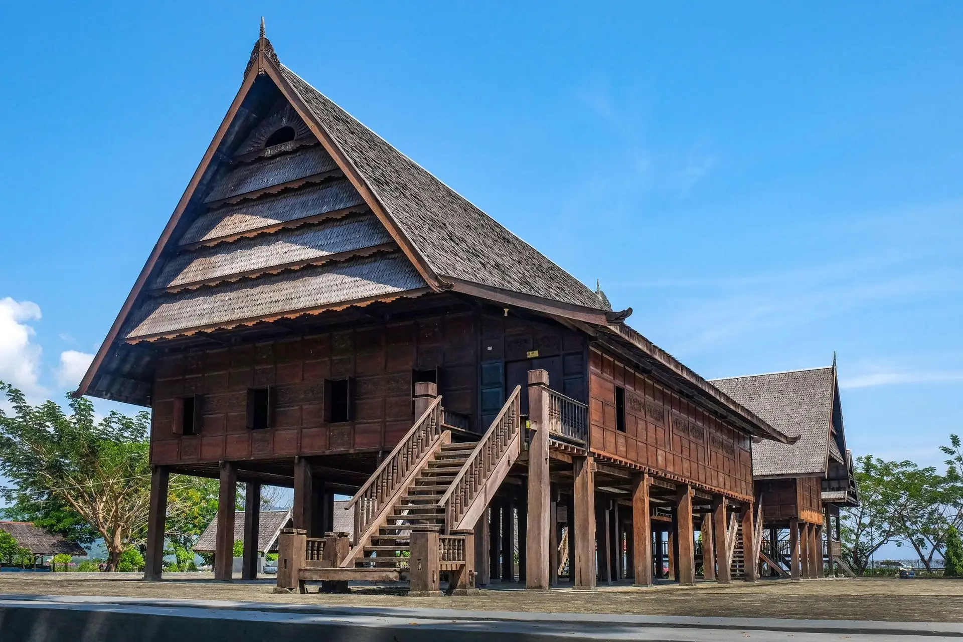 Foto rumah panggung untuk rest area