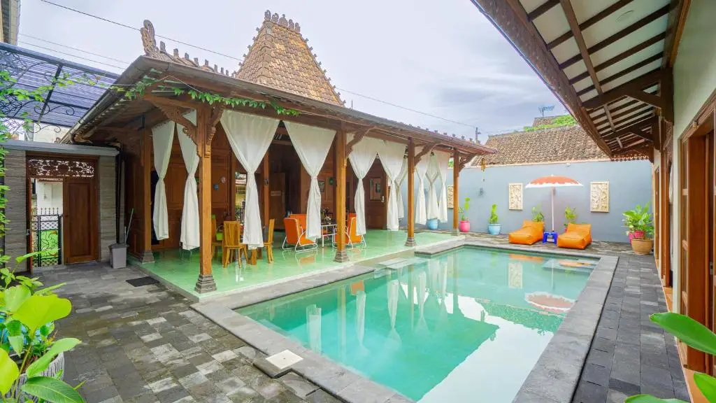 Villa Limasan dan Joglo: Pesona Tradisional yang Tak Lekang oleh Waktu 2 Ilustrasi villa limasan dan joglo
