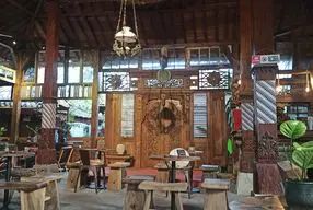 Atap Limasan untuk Kafe Modern dengan Nuansa Tradisional 4 Foto atap limasan untuk kafe