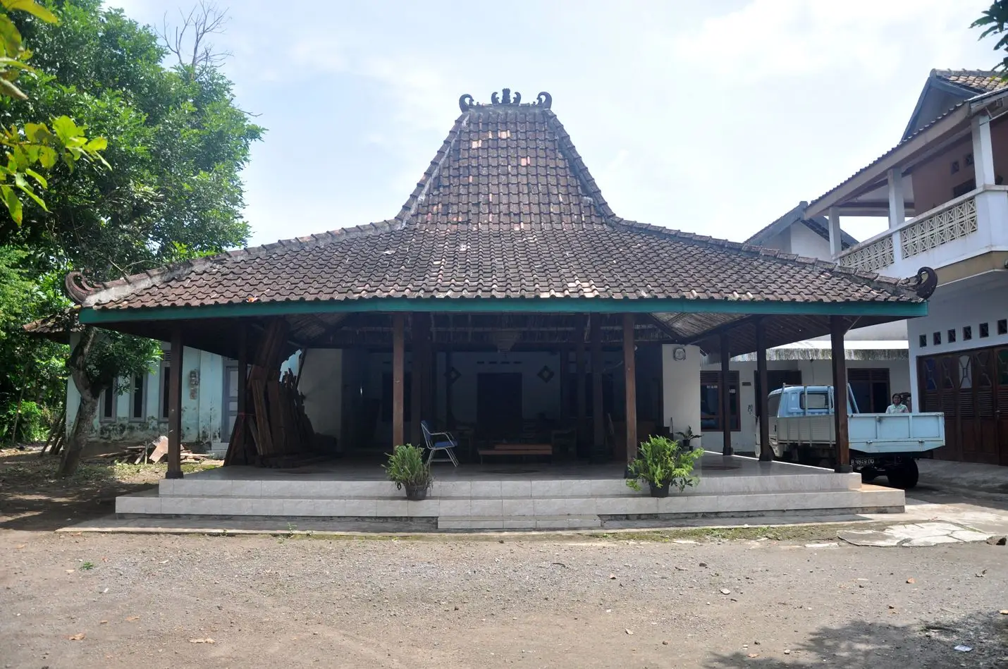 Foto Gudang Joglo