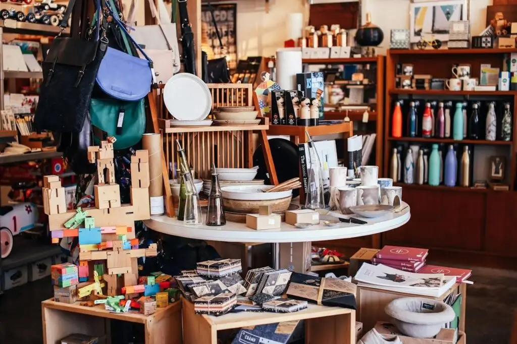 lLustrasi Butik Rumah Kayu