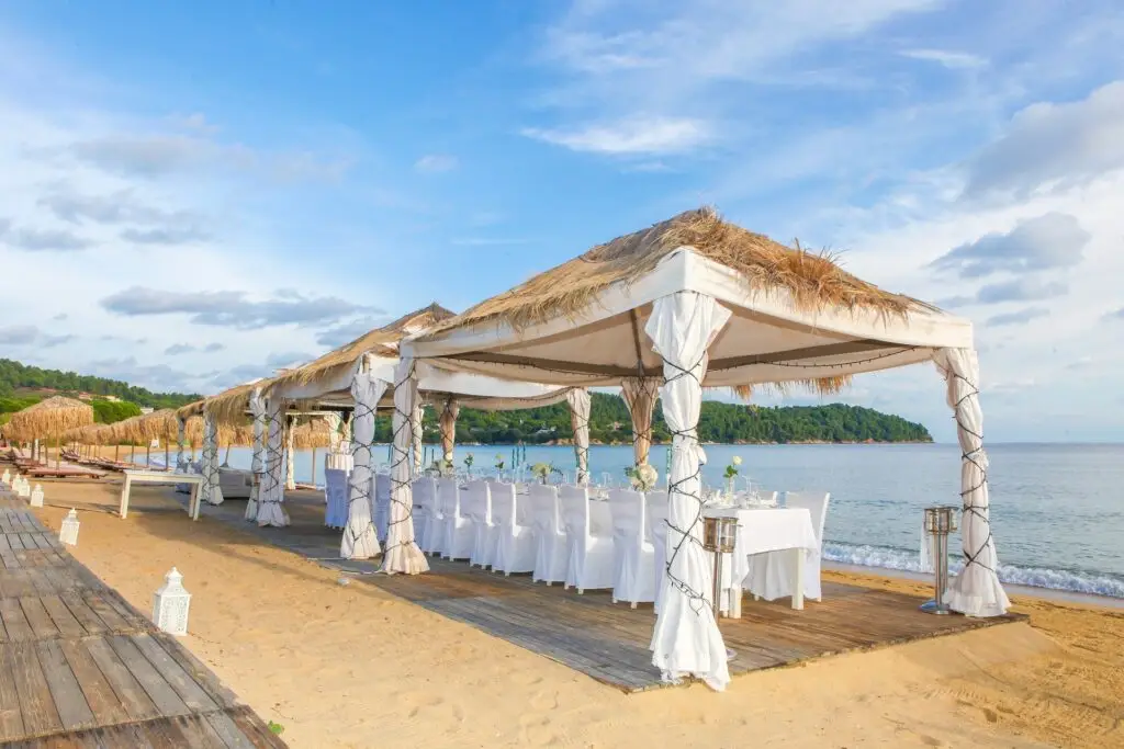 Gazebo Pernikahan, Ciptakan Suasana Romantis yang Tak Terlupakan! 2 Ilustrasi gazebo pernikahan