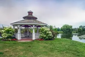 Perbandingan Harga Gazebo Kayu Siap Pakai vs Gazebo Kayu Custom 2 ilustrasi harga gazebo kayu