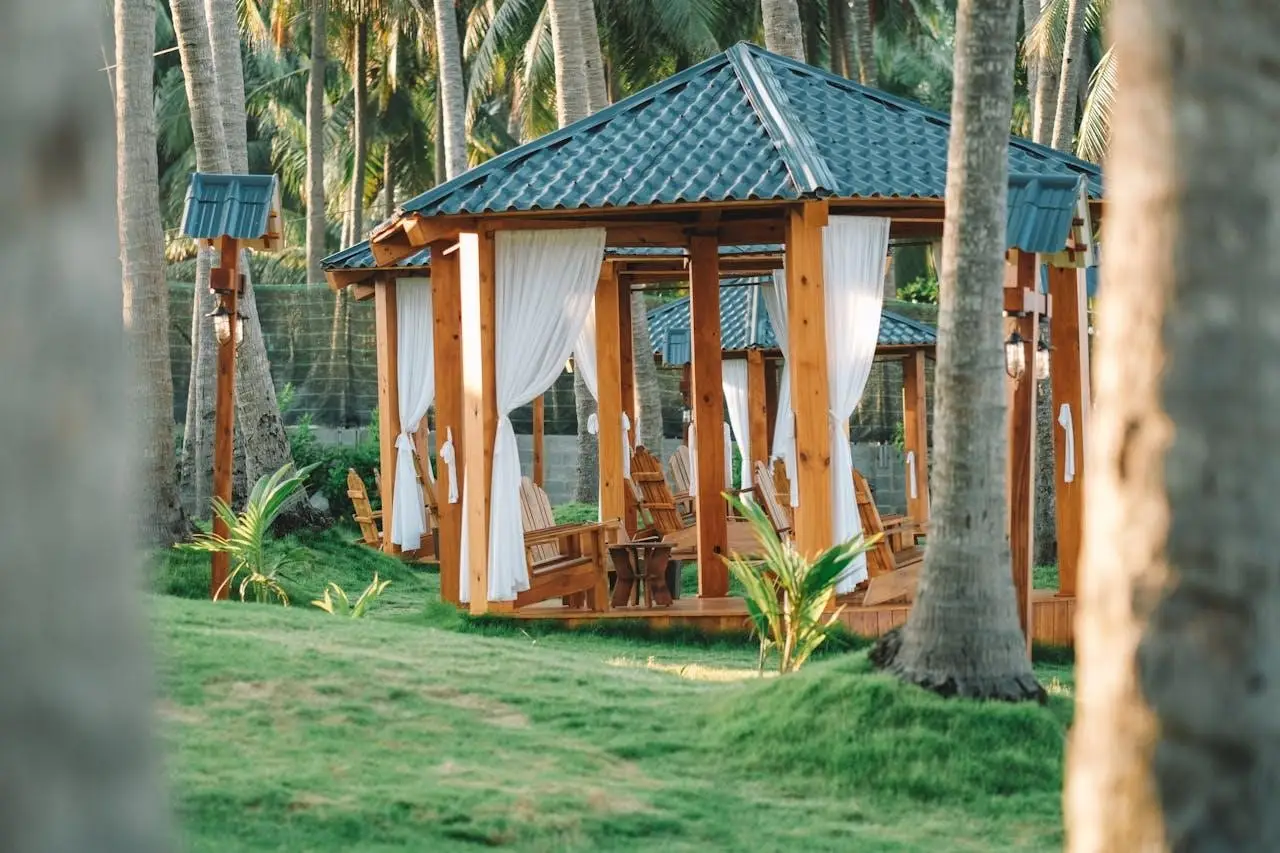 Foto dekorasi gazebo kayu