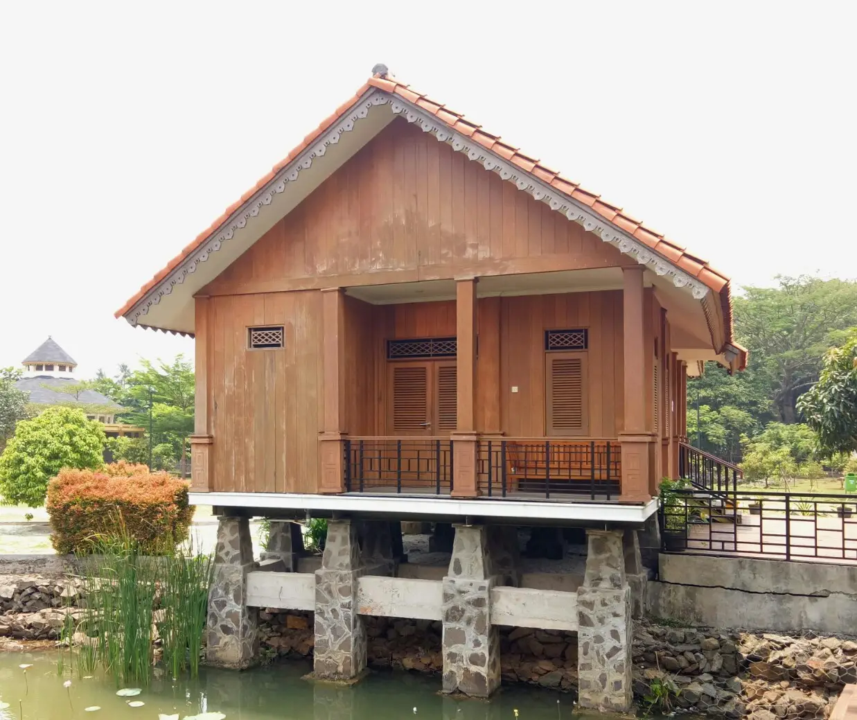 Foto landasan hukum pembangunan rumah kayu