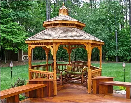 Ilustrasi merawat gazebo kayu