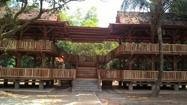 Foto rumah kayu untuk sekolah alam
