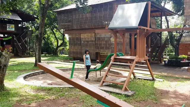 Foto rumah kayu untuk sekolah alam