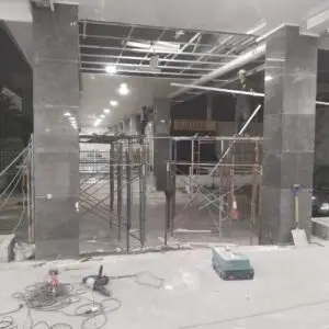 Foto proyek pemasangan pilar marmer
