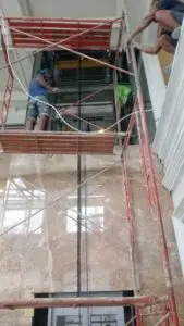 Foto proyek pemasangan pilar marmer