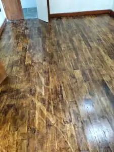 Foto poles lantai kayu parket