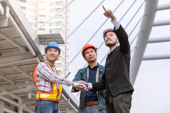 Ilustrasi memilih kontraktor yang tepat untuk rumah cluster