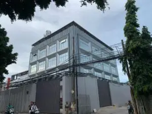 Foto pemasnagan fasad ACP di Cengkareng Jakarta Barat