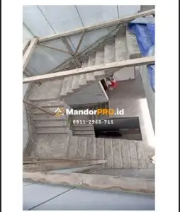 Proyek Pemasangan Tangga Marmer untuk Hunian Elegan 3 Foto proyek pasang tangga marmer