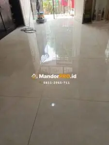 Poles Lantai Keramik untuk Menghilangkan Noda Membandel 3 Ilustrasi poles lantai keramik untuk noda membandel