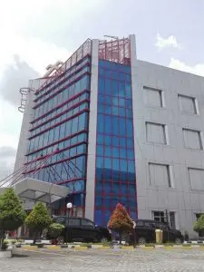 Mengapa Curtain Wall Cocok untuk Bangunan Tinggi? 3 Fasad ACP Curtain wall 1