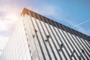 Mengapa Curtain Wall Cocok untuk Bangunan Tinggi? 4 Perawatan Fasad Bangunan