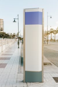 Jasa Pembuatan Pylon Sign: Dari Desain sampai Pemasangan 2 Gambar Pylon Sign
