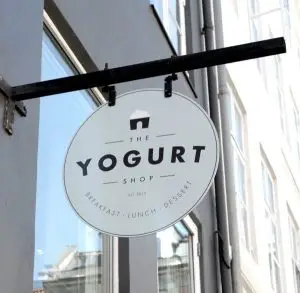 Inspirasi Signage Estetik untuk Coffee Shop Anda 5 Hanging Sign