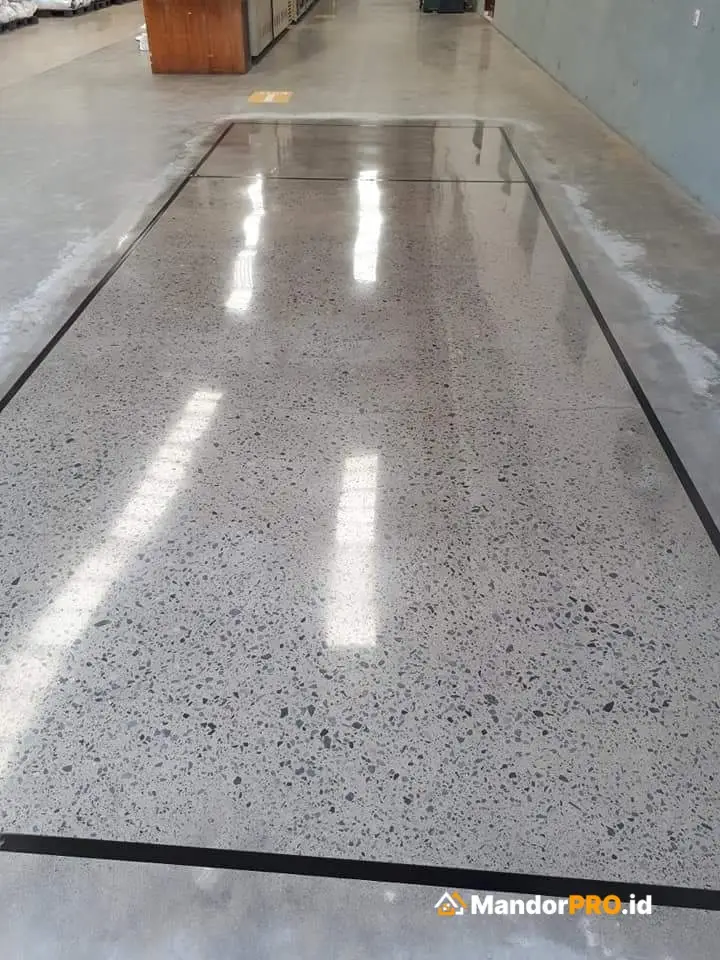 Poles lantai beton concrete