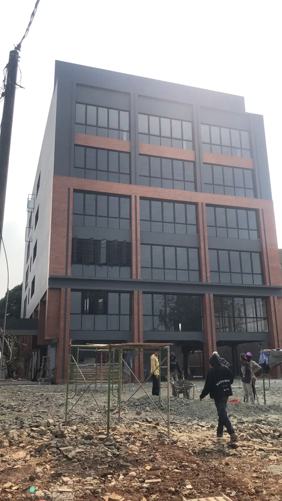 Bangunan gedung pekerjaan instalasi fire alarm