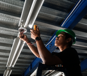 Maintenance dan Instalasi Fire Alarm System di Purwakarta, Jawa Barat 7 Pengecekan Tegangan Listrik pada Titik Smoke Detector