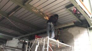 Pekerjaan Instalasi Fire Alarm, Hydrant, dan Sprinkler di Jakarta Timur 5 Pengelasan Rangkaian Pipa Hydrant di Dalam Gedung