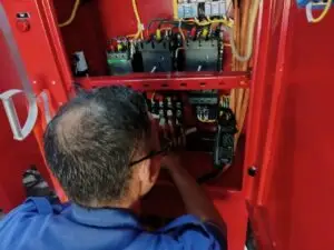 Perbaikan dan Maintenance Sistem Pompa Hydrant di Gedung MPR DPR RI 18 Tes power panel electric